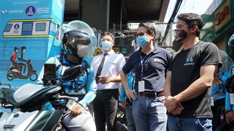 Angkas: Beat Metro Manila traffic with motorbikes.